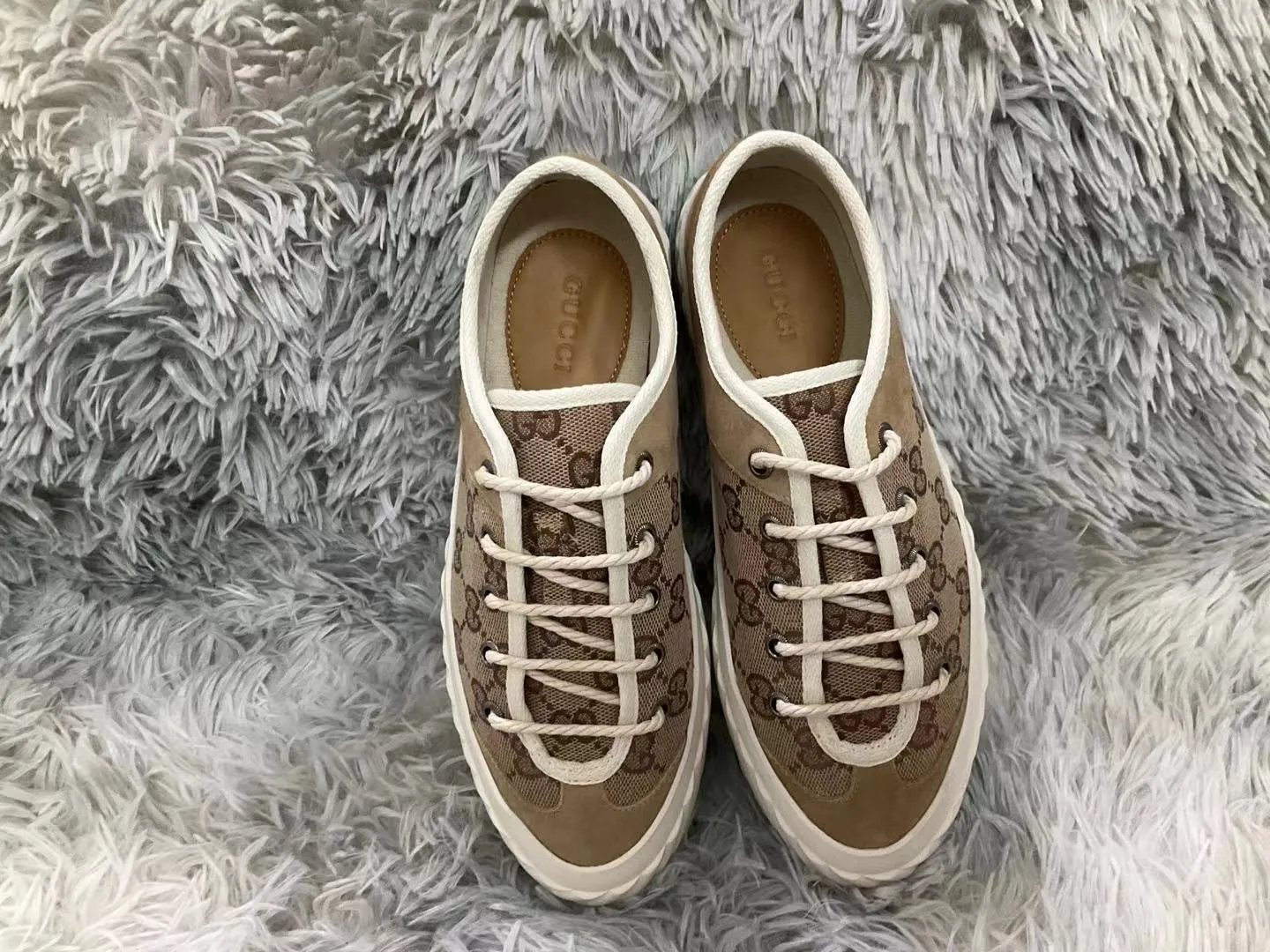 👟👟Ex-factory price 440👟👟 2023 Gucci casual sneakers, top version! 🌸1:1 reproduction. New model for early spring, creating a perfect style💣💣💣street style🔥🔥🔥cool and trendy C-level fashionable outfit with retro and futuristic feel🌹🌹🌹classic shoe shape + British color matching design, super attractive. All kinds of leather splicing, original reverse mold last, imported high-end knitting needle jacquard fabric showing exquisite texture! Open mold to customize high-density outsole. Comes fully packaged. Size: Female 35-41 Male 39-46